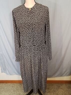 Nicole Summers Black and white dress.